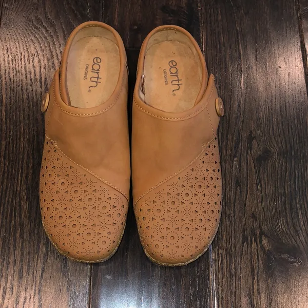 Earth origins slip on shoes size 8M - Image 3