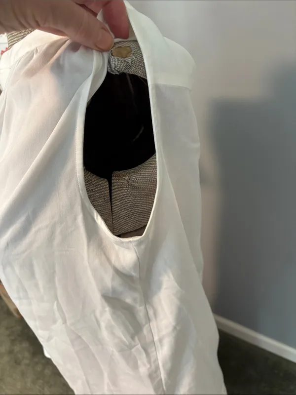 Uniqlo White Sleeveless Button-Up Blouse - Image 7