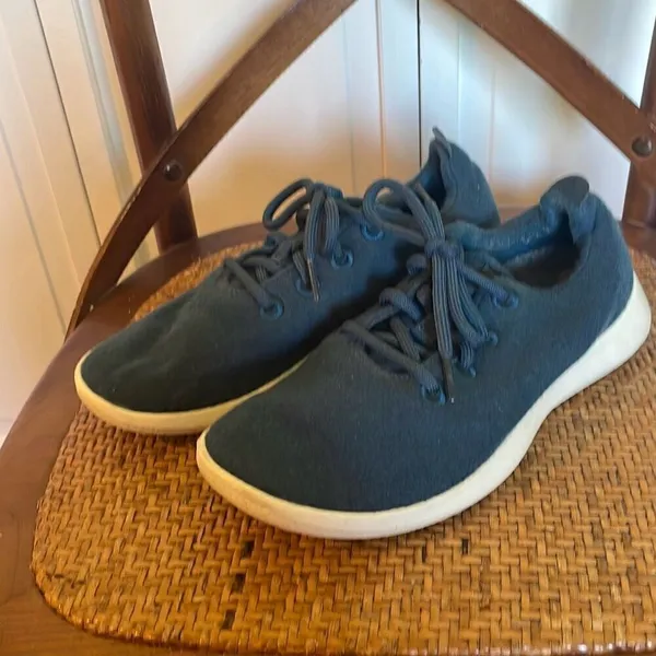 AllBirds navy blue wool running shoes size 8 - Image 4