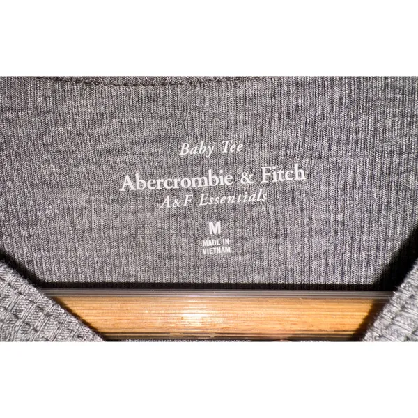 Abercrombie & Fitch AF Essential Baby Tee Gray Knit Long Sleeve Crop Top Size M - Image 3