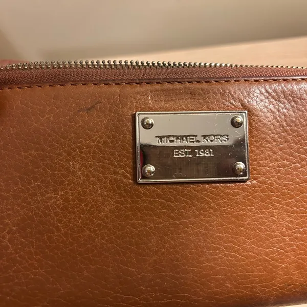 Michael Kors Brown Leather Wallet with Signature Nameplate - Image 3