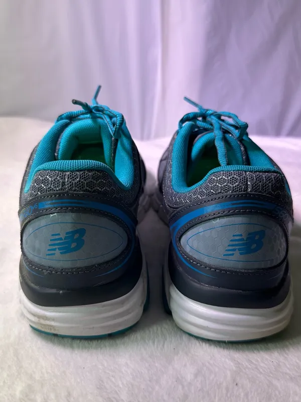 New Balance Gray and Teal Athletic Sneakers - Image 6