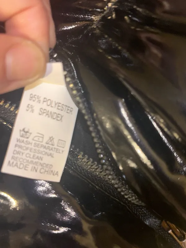 NWT Nanyfair Women's Black Shiny Vinyl Cropped Puffer Jacket Size L - Image 10