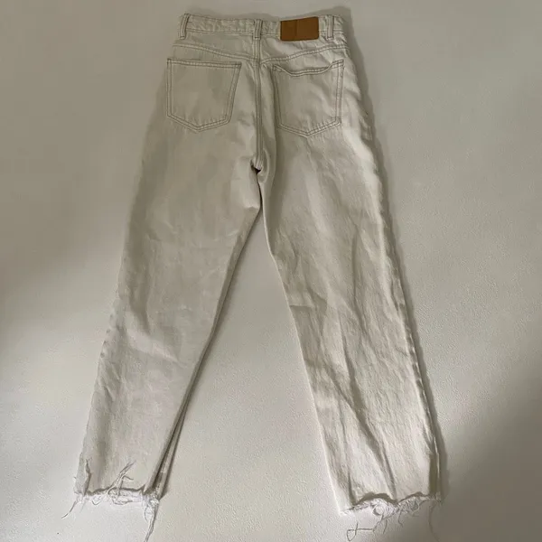 Zara Cream Wide Leg Jeans Size 4 High Rise Raw Hem Minimalist Denim - Image 3