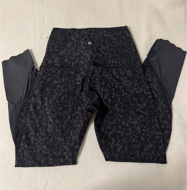 Lululemon High-Rise Wunder Leggings - Image 3