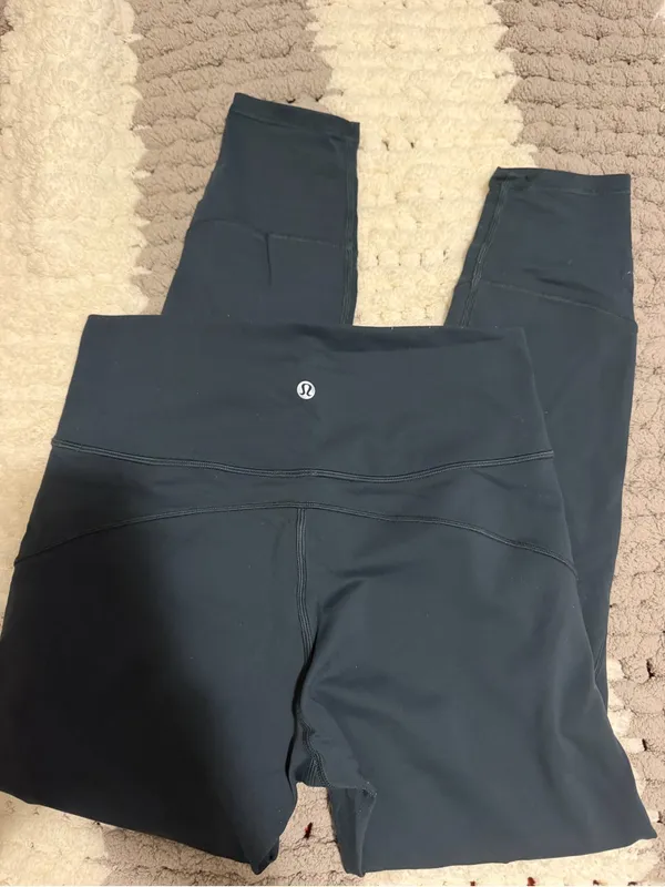 Lululemon in movement leggings size 6 - Image 2