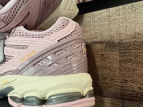 Kid’s 4.5 new balance sneaker.  - Image 5