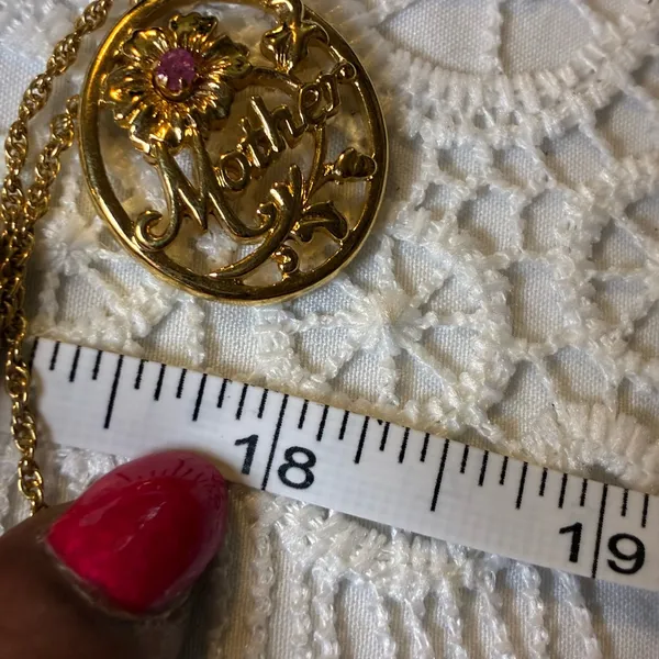 Avon Gold 'Mother' Pendant Necklace - Image 6