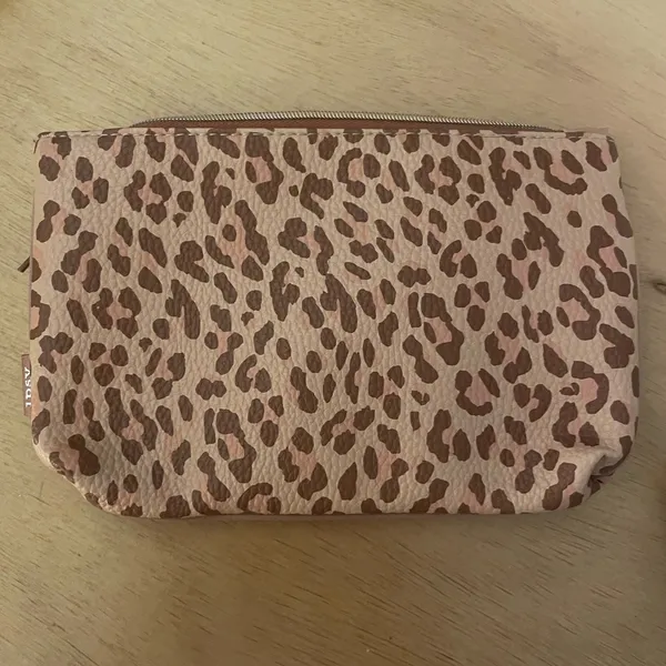 Free with bundle only!! Or purchase New Ipsy make up bag animal print - Image 2