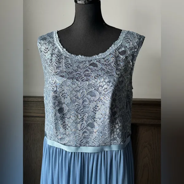 David's Bridal bridesmaid formal Light Blue Lace Maxi Dress NWT 16 - Image 2