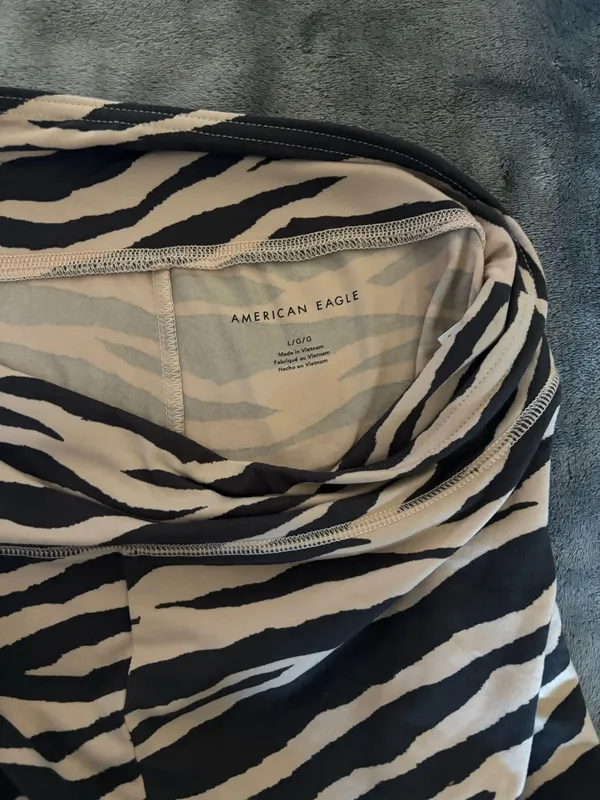 American Eagle Biker Shorts - Image 2