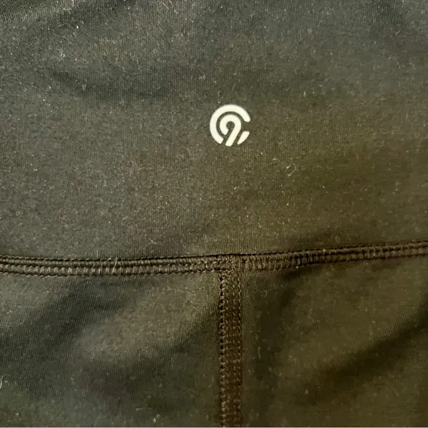 Champion Capri Leggings with mesh/mesh type detail on bottom in black sz medium - Image 3