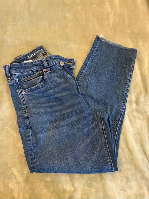 Women’s American Eagle Classic Stretch Mom Straight Jeans in Medium Blue Size 8 - Image 11