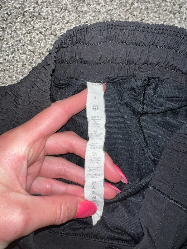 Lululemon Shorts 2.5" Hotty Hot - Image 2