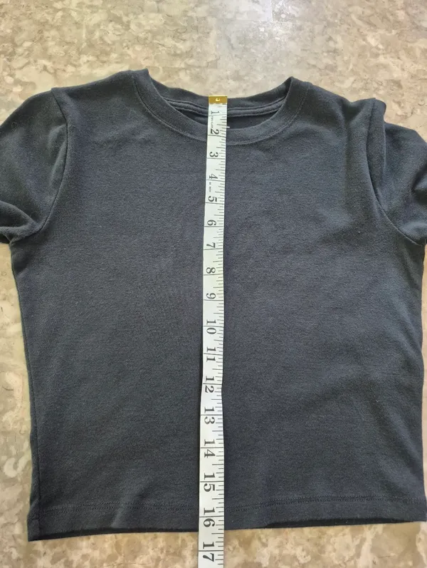 Hollister Must Have Collection Baby Tee Size Small - Image 6