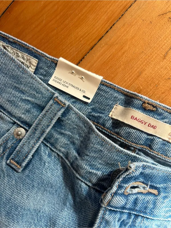 NWT Levi’s baggy dad jeans 26x30 ripped - Image 6