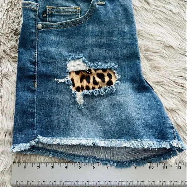 NWT Judy Blue denim distressed Leopard patch shorts size small New High Waist - Image 7