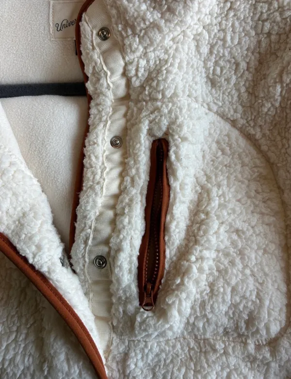 Universal Threads Cream Sherpa Jacket - Image 5