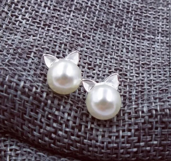 Pearl cat ear earrings - Image 3