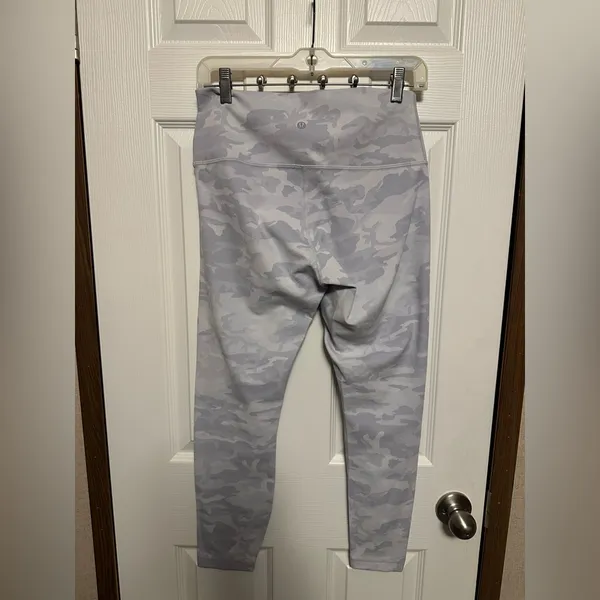 Lululemon Athletica Gray Patterned Leggings - Image 5