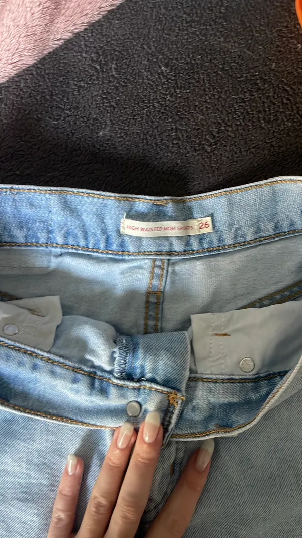 Levi’s Mom Shorts - Image 2
