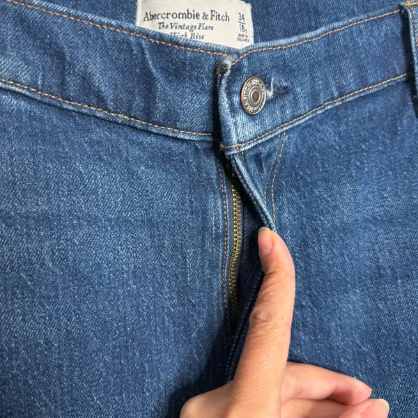 Abercrombie & Fitch The Vintage High Rise‎ Flare Raw Hem Medium Wash 34/18 Short - Image 4