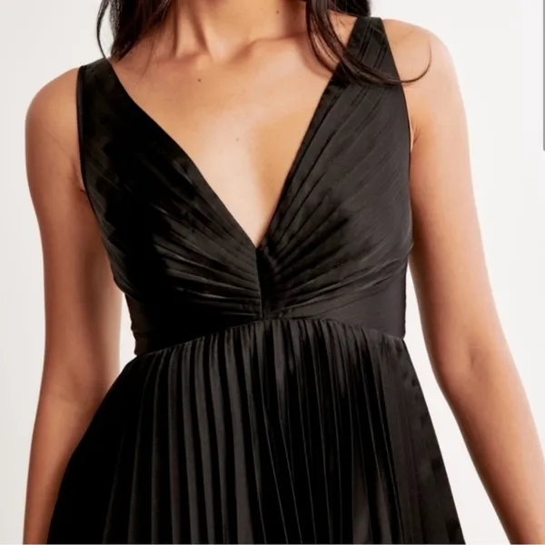 Abercrombie Black Pleated Plunge Mini Dress - Image 4