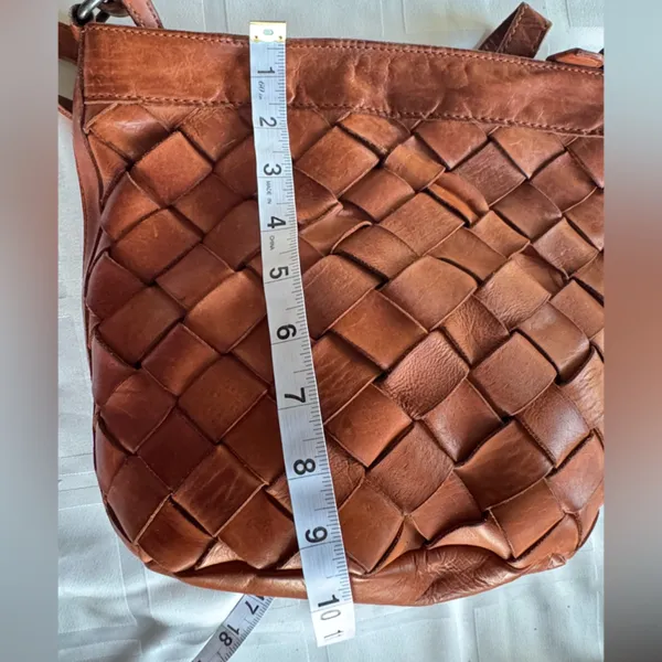 Vilenca Hollan Woven Leather Crossbody Bag - Image 4