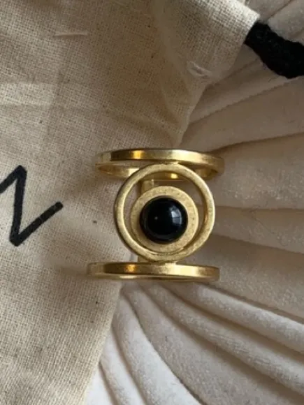 Madewell brass tone ring black stone sz 8 - Image 2