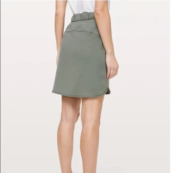 Lululemon Athletica Green On The Fly Woven Skirt size 4 olive green skirt​​​ - Image 8