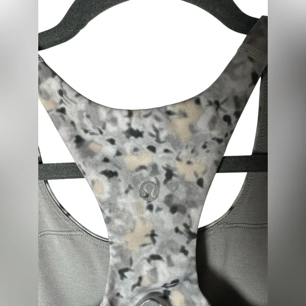 Lululemon‎ Top Speed Bra Size 6 Petite Fleur Silver Spoon Gray Print - Image 7
