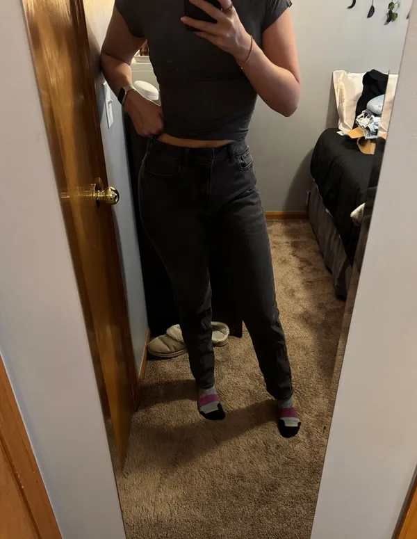 American Eagle Mom Jeans - Image 4