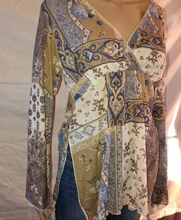 Pretty boho style flowy blouse Size M - Image 3