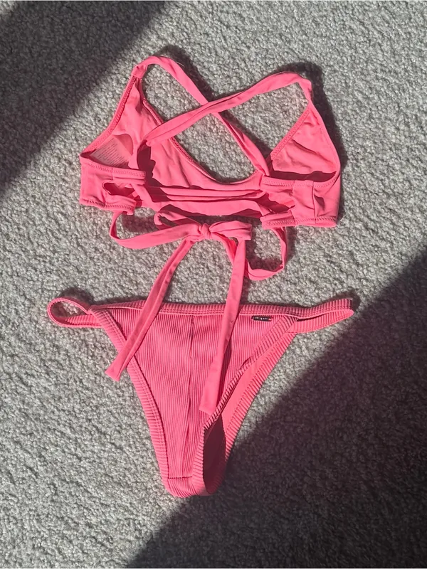 White Fox Boutique Neon Pink Ribbed Two-Piece Bikini - Image 3