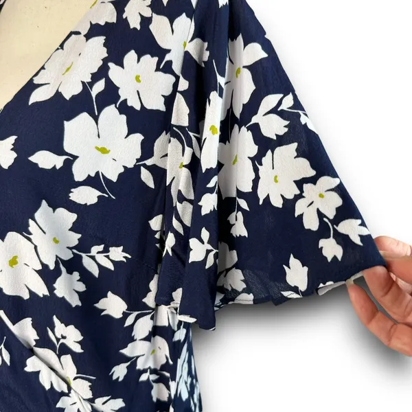 VICI Blue Floral Wrap Mini Dress Vneck Short Sleeve Spring Summer Size Medium - Image 5
