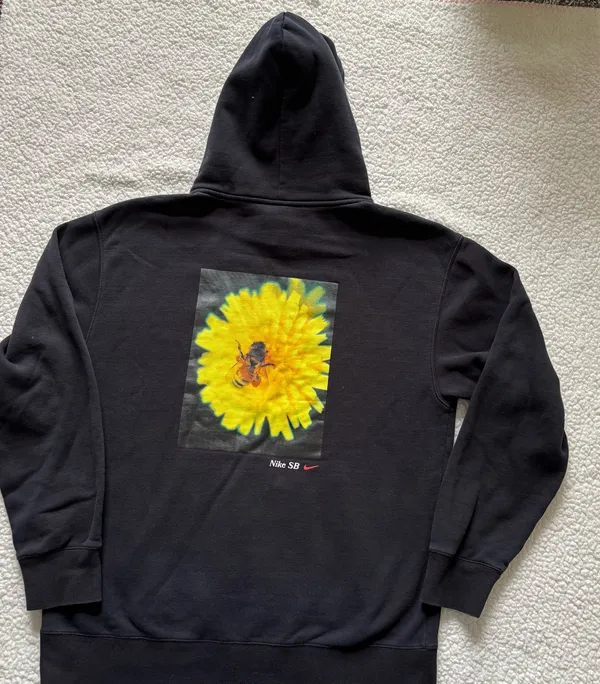 Nike SB Black Graphic Bee Dandelion Skate Pullover Hoodie L Gorpcore skatewear - Image 9