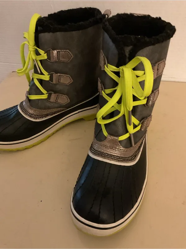 Sorel women leather waterproof Tivoli snow boots US 8 - Image 3