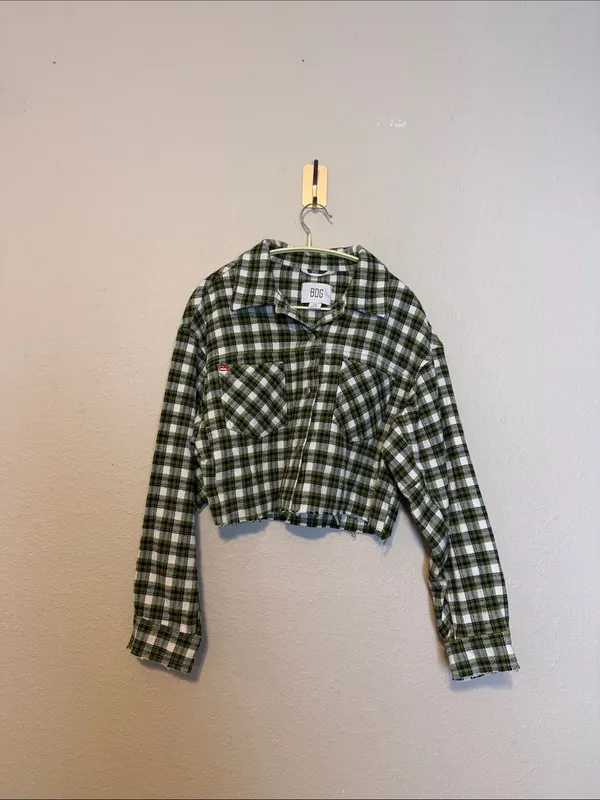 BDG‎ Urban Outfitters Claire Green Plaid Cropped Flannel Shacket Jacket Small - Image 4