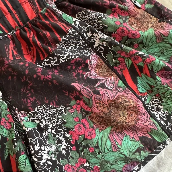 Lululemon Hotty Hot Short II Long 4" Zen Garden Multi Floral 2 - Image 5