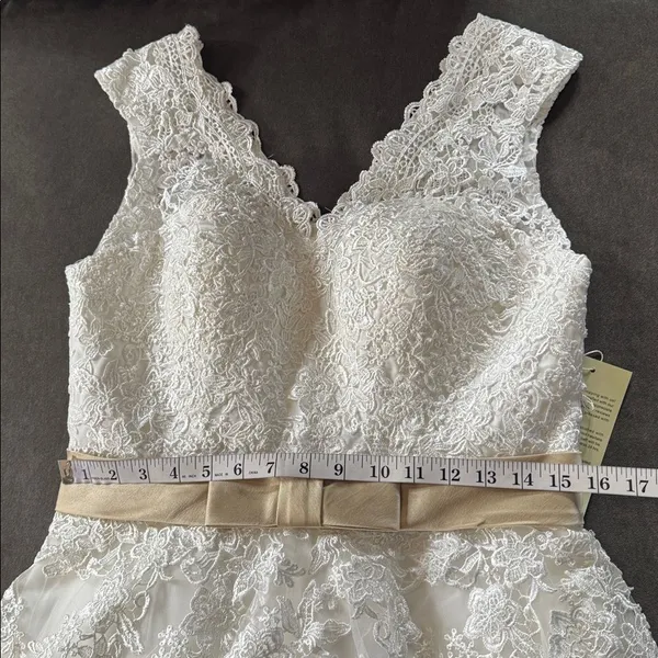 Women’s White Sleeveless V-Neck Wedding Dress Lace Applique Zip Back Size M NWT - Image 8