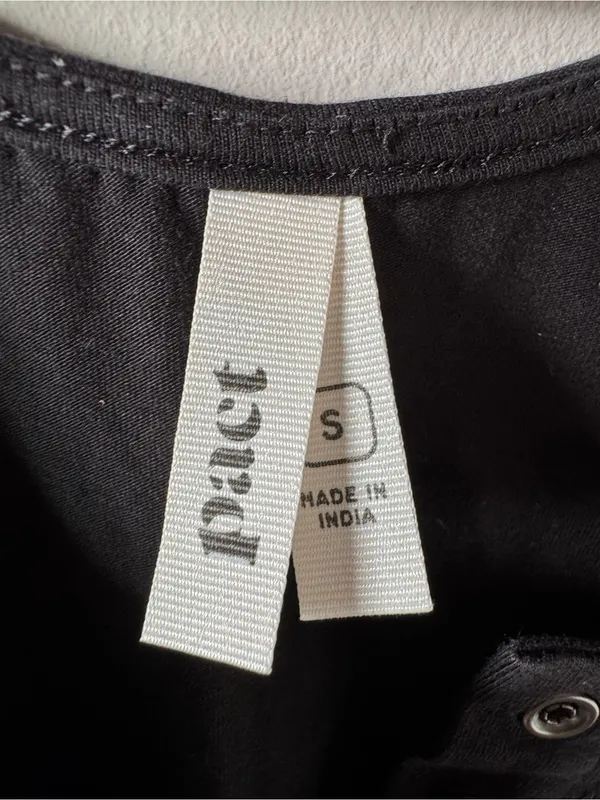Pact Women’s Black Organic Cotton Henley Quarter Snap Tank Size Small - Image 2