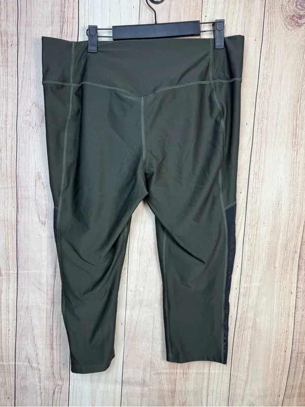 Nike Dark Olive Green Capri Leggings with Black Side Panels - Image 5