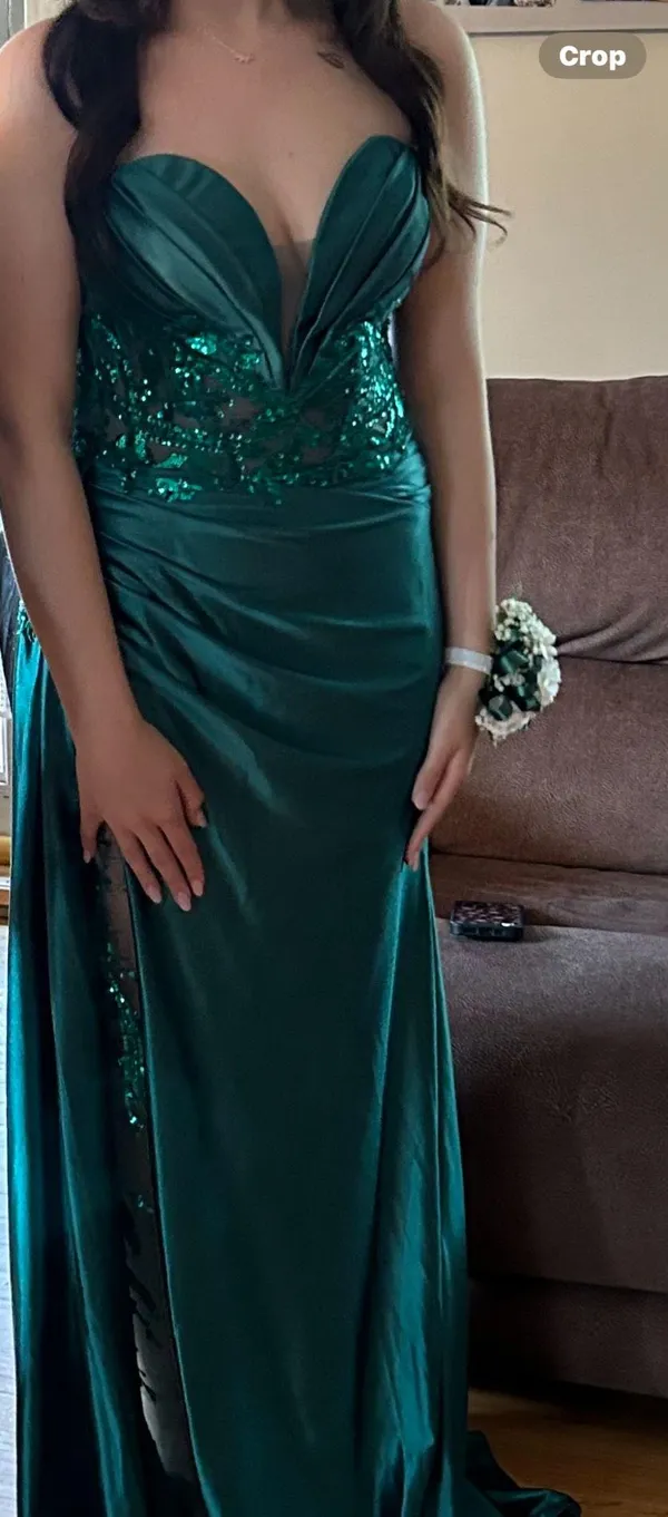 Emerald Green Prom Dress Size 10 - Image 12
