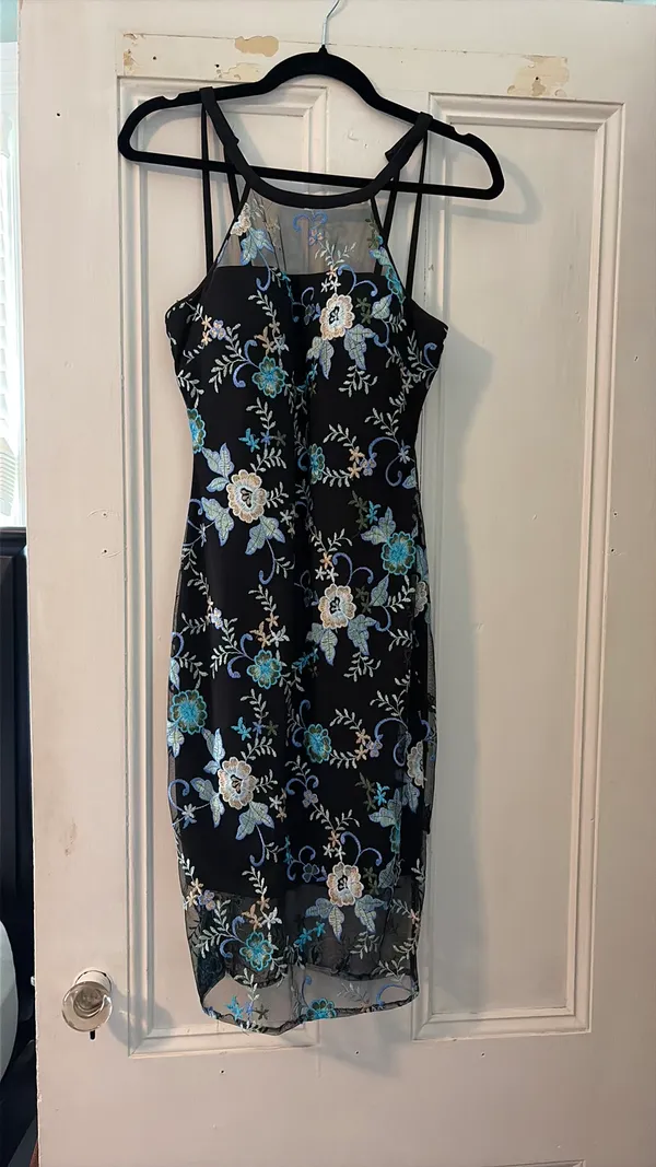 Guess Dress black and floral - Image 3