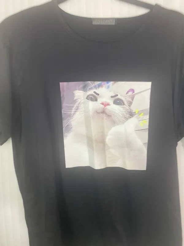 Black Cat Graphic Tee with Playful Kitten Print Size L - Image 2
