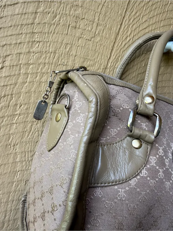Beautiful VTG Paco Paris satchel bag in a neutral taupe - Image 3