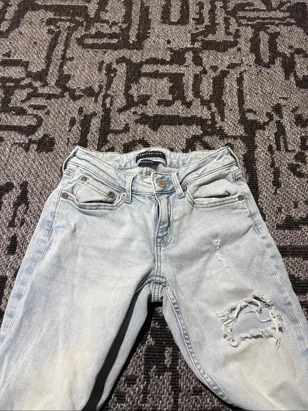 Aeropostale Jeans - Size 0 Short - Image 5