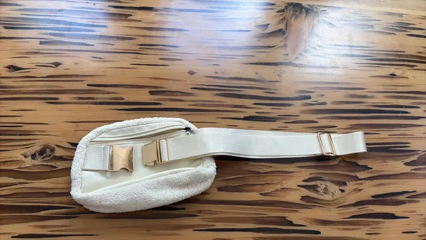White fuzzy Lululemon belt bag - Image 4