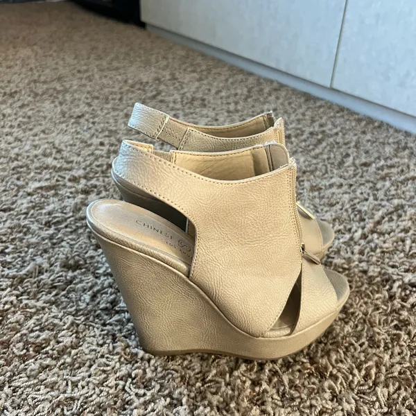 Chinese Laundry Women's Cream Wedge Sandals - Image 2