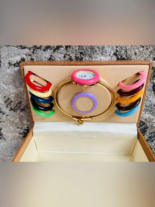 Beautiful Gucci Watch set with Interchangeable Color Bezels🔥🔥🔥 - Image 3